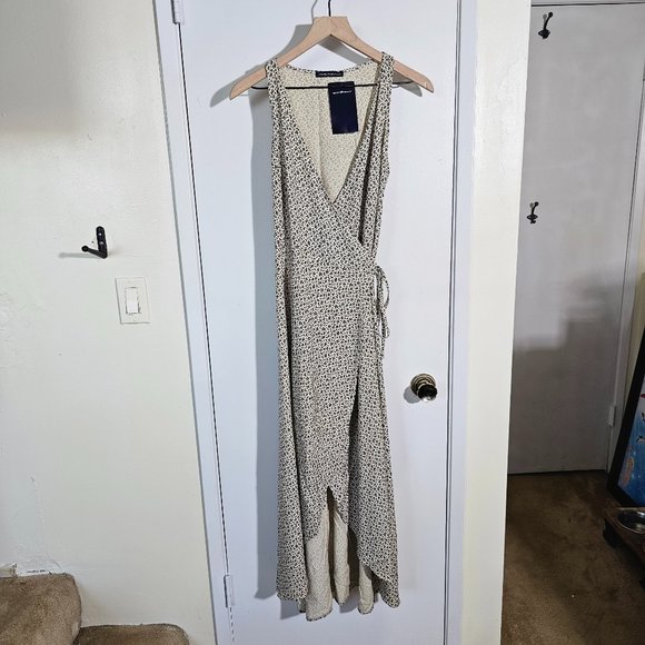 Brandy Melville Dresses & Skirts - 🏷️NWT Brandy Melville Floral Wrap Sleeveless Midi Dress In Beige/Black - OS